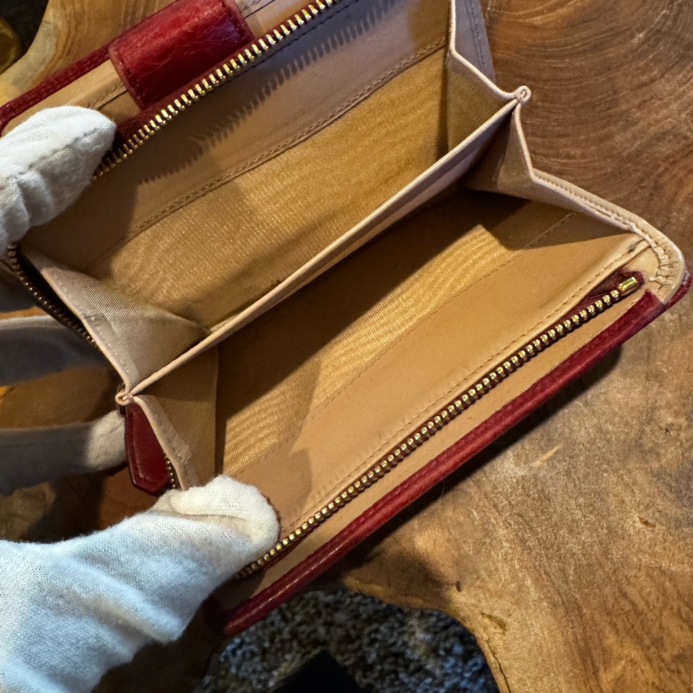 Prada
Saffiano Metal Leather French Purse - Picture 8 of 13